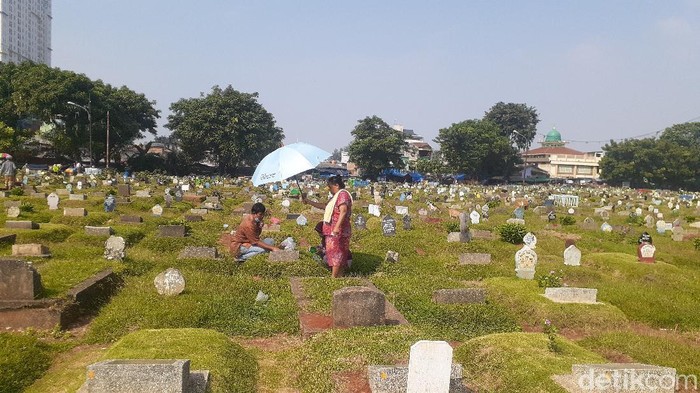 Suasana TPU Prumpung Jaktim 14 Mei 2021