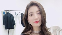 Bae Suzy mengaku mengalami gejala depresi dan pernah tiba-tiba menangis dalam konferensi pers drama Korea Gu Family Book. Dalam sebuah episode Healing Camp, dia menjelaskan perasaan terbebaninya karena tidak bisa hidup sesuai ekspektasi orang lain, juga karena harus dituntut bersikap dewasa sejak usia sangat muda. (Foto: dok. Instagram skuukzky)