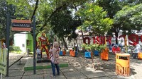 Deretan patung di Taman Superhero tak luput dari serbuan pengunjung untuk berfoto. 