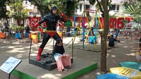 Ada beberapa wahana yang ada di taman tersebut mulai dari dua buah jungkat jungkit, dua buah ayunan hingga satu buah perosotan.