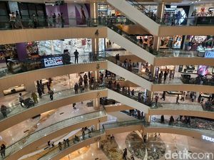 Tunjungan Plaza Surabaya Ramai Pengunjung di Hari Kedua Lebaran