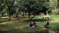 Taman Margasatwa Ragunan kembali dibuka untuk umum hari ini, Jumat (14/5/2021) setelah tutup pada hari pertama perayaan Idulfitri 1442 Hijriah.   