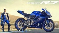 Sementara untuk desain fairing, bodi, dan buritan secara keseluruhan, masih menampilkan bahasa desain R Series. Perbedaan utama tentu terletak di bagian sasis dan mesinnya. Foto: Rushlane