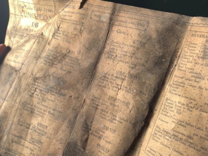 buku menu tahun 1913 ditemukan di Liverpool.