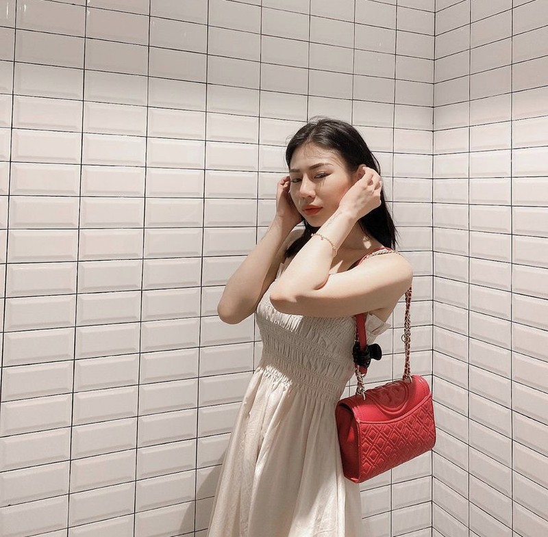 Cantiknya Selebgram Vey Ruby Jane Saat Minum Boba