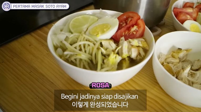 Cewek Korea coba masak makanan Indonesia
