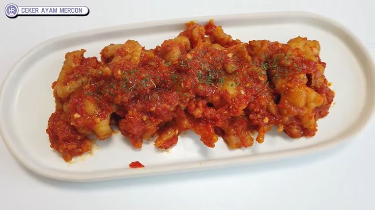 Cewek Korea coba masak makanan Indonesia