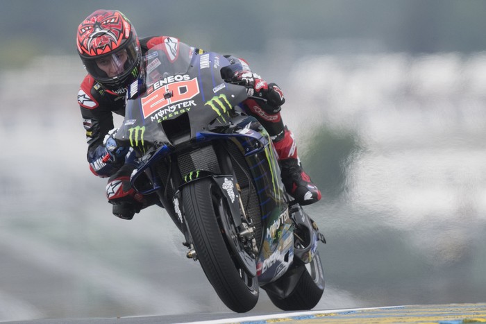 LE MANS, FRANCE - MAY 14: Fabio Quartararo of France and Monster Energy Yamaha MotoGP Team rounds the bend during the MotoGP of France - Practice at  on May 14, 2021 in Le Mans, France. (Photo by Mirco Lazzari gp/Getty Images)