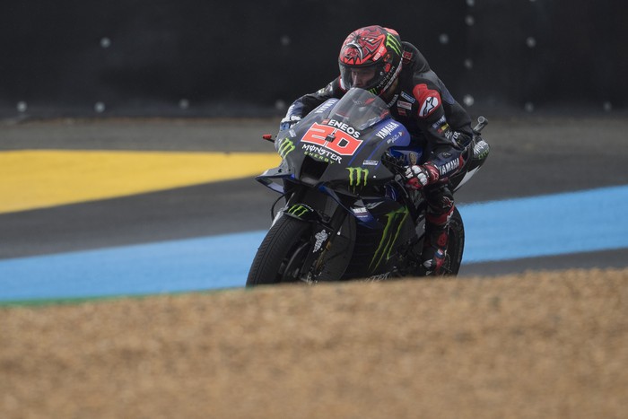 LE MANS, FRANCE - MAY 14: Fabio Quartararo of France and Monster Energy Yamaha MotoGP Team  rounds the bend during the MotoGP of France - Practice at  on May 14, 2021 in Le Mans, France. (Photo by Mirco Lazzari gp/Getty Images)