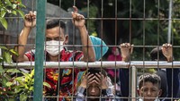 Kemarin, per pukul 16.00 WIB, Ancol didatangi 43 ribu pengunjung, yang artinya sudah melewati batas kuota 30%.