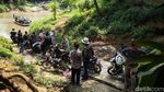 Hindari Kemacetan Tempat Wisata, Warga Potong Jalan dengan Perahu Eretan