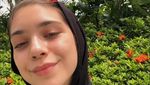 Pose Isabelle Tramp, Putri Ayu Azhari saat Hangout di Kafe