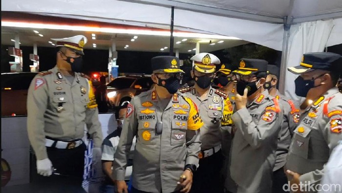 Kakorlantas Polri Irjen Pol Istiono tinjau Tol Cipularang KM 125