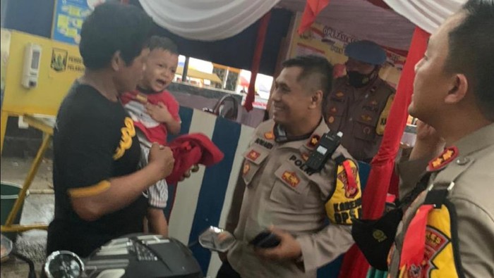 Kapolres sukabumi pertemukan anak yang terpisah dengan orangtuanya
