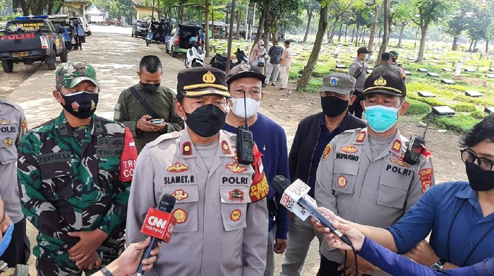 Kapolsek Kalideres Kompol Slamet di TPU Tegal Alur