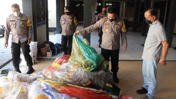 Lebaran 2021, 33 Balon Udara di Ponorogo Diamankan