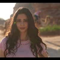 Maisa Abd Elhadi adalah aktris cantik palestina yang membintangi serial di Netflix berjudul The Angel. Maisa ikut melakukan demo terhadap protes menentang menentang pengusiran paksa warga Palestina yang berada di wilayah Sheikh Jarrah, Yerusalem Timur. Foto: dok. Instagram