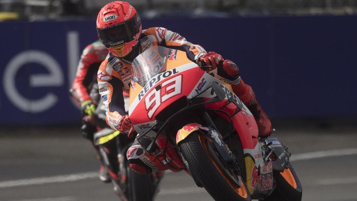 LE MANS, FRANCE - MAY 14: Marc Marquez of Spain and Repsol Honda Team rounds the bend during the MotoGP of France - Practice at  on May 14, 2021 in Le Mans, France. (Photo by Mirco Lazzari gp/Getty Images)