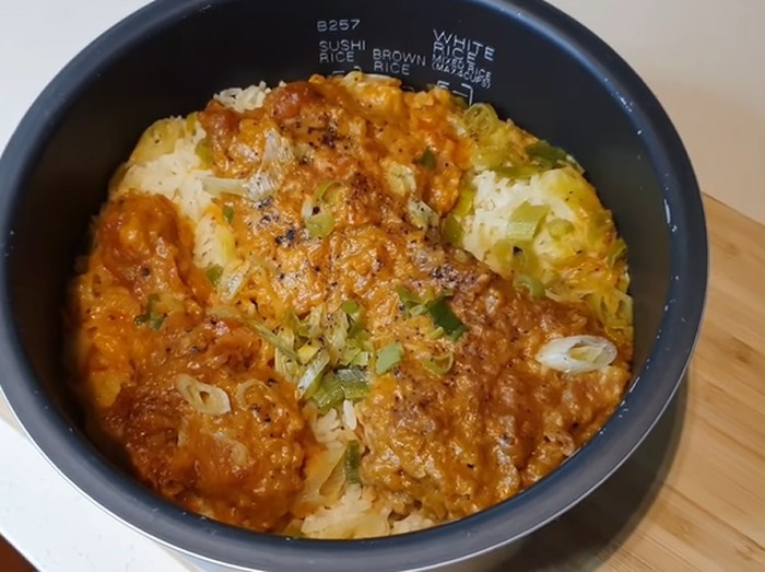 nasi ayam gulai mcdonalds YouTuber Jennie Linando bikin kreasi nasi ayam gulai dari McDonalds yang tengah viral.