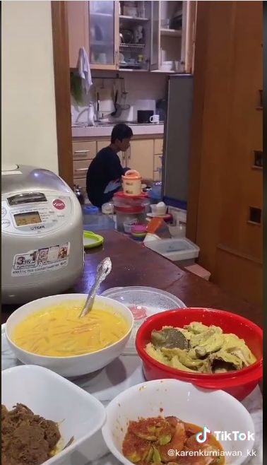 Viral Curhat Keluarga Non Muslim ikut Masak Ketupat dan Opor Ayam Tiap Lebaran