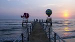 Libur Lebaran, Pantai Tanjung Pakis Ramai Pengunjung
