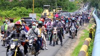 Kakorlantas Polri Irjen Istiono memprediksi puncak arus balik libur Lebaran akan terjadi hari ini hingga besok. Sejumlah kebijakan terkait arus balik kali ini pun mulai diterapkan.