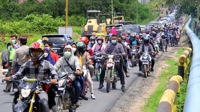 Penampakan Antrean Kendaraan di Pos Penyekatan Dumai