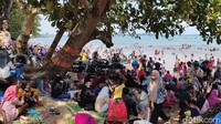 Mayoritas pengunjung datang bersama keluarga masing-masing untuk mengisi libur lebaran.