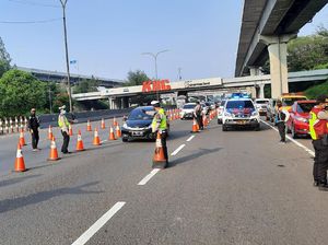 Arus Balik, Pengendara Dites Antigen Secara Acak di Km 47 Tol Japek