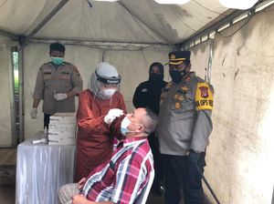 Arus Balik Lebaran, Pengendara Motor Dites Acak Covid-19 di Cikarang