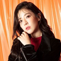 Sandara Park dan keluarganya jatuh miskin saat bisnis ayahnya bangkrut. Mereka memutuskan untuk pindah ke Filipina di mana Sandara mulai mengikuti audisi dan membangun kariernya sebagai penyanyi. Namun sang ayah meninggalkan keluarganya karena selingkuh dan kecanduan judi. Meskipun begitu dia tetap membebaskan ayahnya dari penjara dan menafkahi ibunya. Foto: dok. Penshoppe