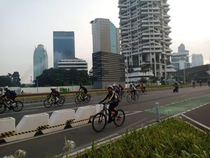 Sejumlah Pesepeda di Sudirman-Thamrin Keluar Jalur Gowes Pagi Ini