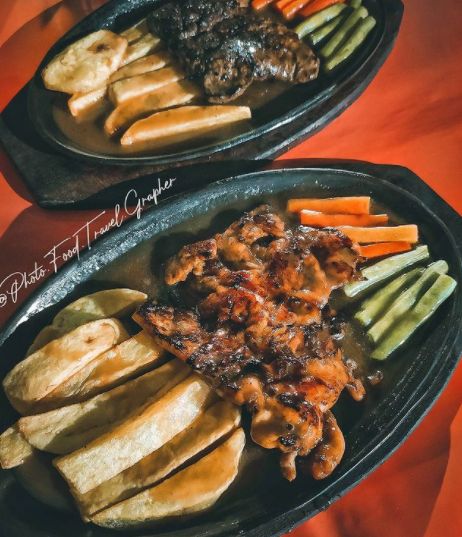Steak Kaki Lima Rasa Bintang Lima yang Harga Terjangkau dan Viral.