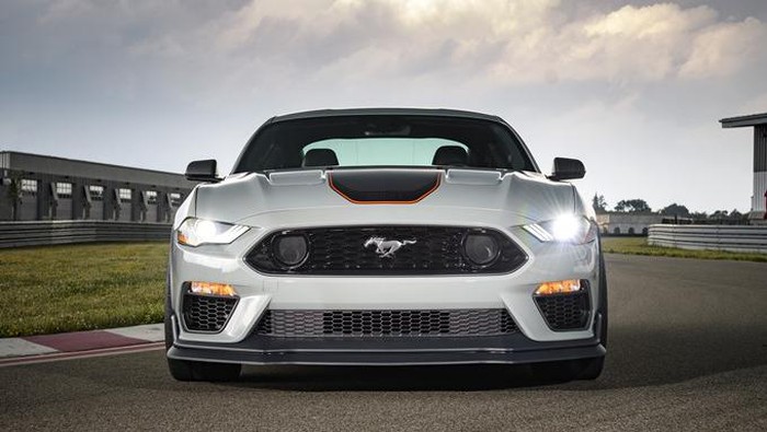 After a 17-year hiatus, the all-new Mustang Mach 1 fastback coupe makes its world premiere - becoming the modern pinnacle of style, handling and 5.0-liter V-8 pony car performance.