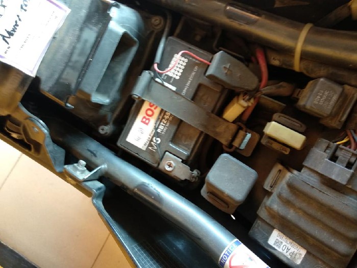 6 Tips Merawat Aki Motor: Perhatikan Tingkat Voltase dan Rutin Panaskan