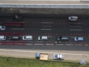 Di Tengah Larangan Mudik, 300 Ribu Kendaraan Kembali ke Jabotabek via Tol
