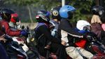 Bahaya! Aksi Pemudik Boceng Anak Tanpa Helm