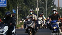 Sehingga tidak jarang, jika kita melihat pemandangan pengendara membonceng anak kecil atau balita menggunakan sepeda motor.