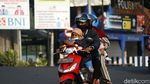 Bahaya! Aksi Pemudik Boceng Anak Tanpa Helm