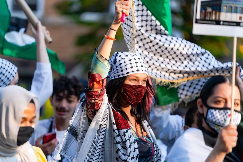 bella hadid ikut demo bela palestina