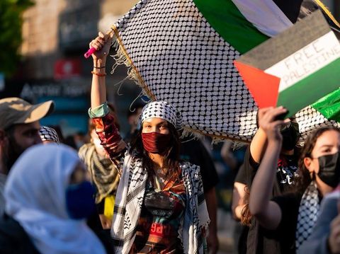 bella hadid ikut demo bela palestina