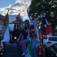 Hal ini pun bukan pertama kalinya dilakukan Bella. Dalam unggahannya, pacar The Weeknd tersebut menunjukkan jika empat tahun ia pernah melakukan aksi protes serupa. Foto: Instagram @bellahadid