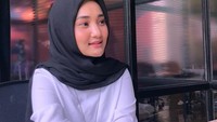 Fatin Shidqia terkonfirmasi positif COVID-19 bersama sahabatnya Arafah Rianti dan tengah menjalani isolasi di Rumah Sakit Darurat Wisma Atlet, Kemayoran, Jakarta. Foto: Instagram @fatin30