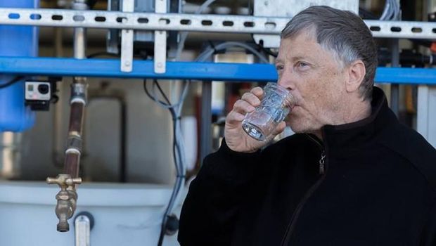 Gaya Blusukan Bill Gates di Wilayah Kumuh (Ist Facebook via DetikInet)