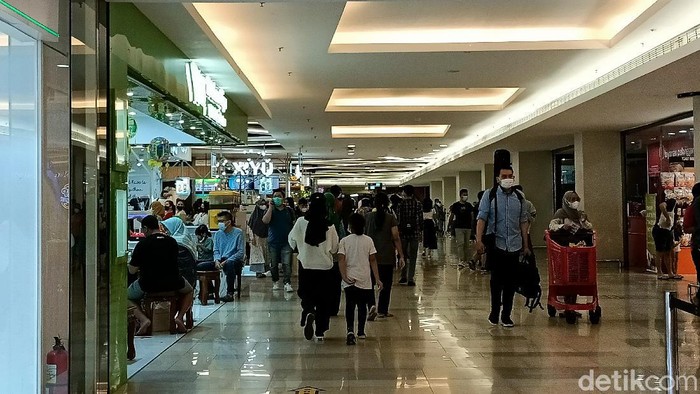 Hari Terakhir Libur Lebaran, Warga Ramai Kunjungi Mal Kokas