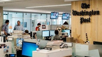 Pada tahun 2013, Bezos membeli koran Washington Post. Koran itu sudah berusia lebih dari 140 tahun. Nilainya USD 250 juta. Foto: The Richest