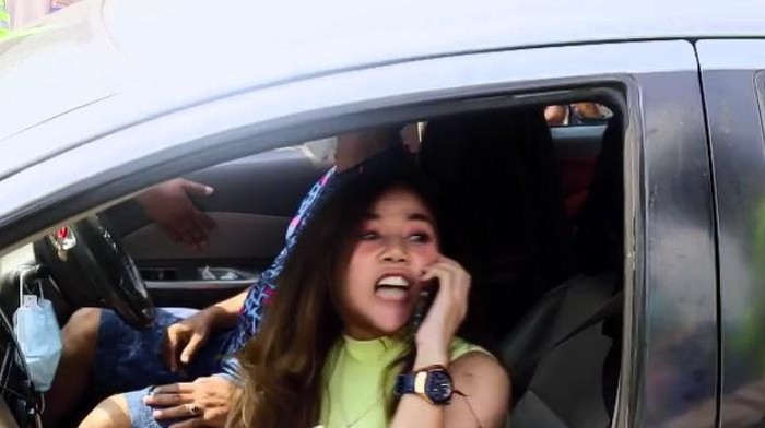 Hendak ke Anyer, Wanita maki petugas saat diminta putar balik (Istimewa)