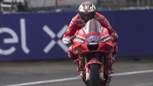 LE MANS, FRANCE - MAY 14: Jack Miller of Australia and Ducati Lenovo Team rounds the bend during the MotoGP of France - Practice at on May 14, 2021 in Le Mans, France. (Photo by Mirco Lazzari gp/Getty Images)