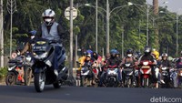 Pantauan arus lalu lintas di Kalimalang arah Bekasi menuju Jakarta Timur tampak ramai.