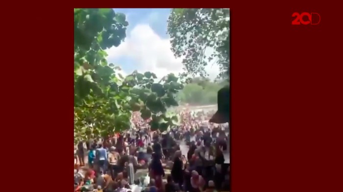 Kerumunan di Batukaras Pangandaran